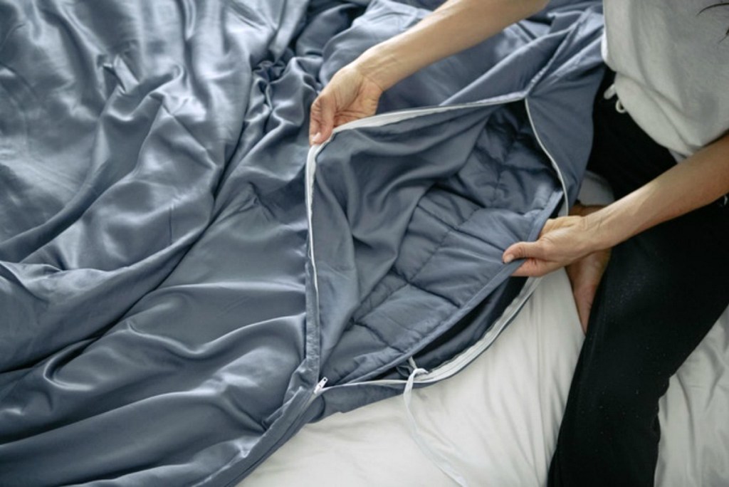 Reviv weighted blanket and cover