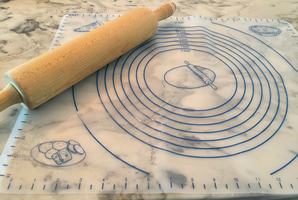 rolling pin and pie dough rolling mat
