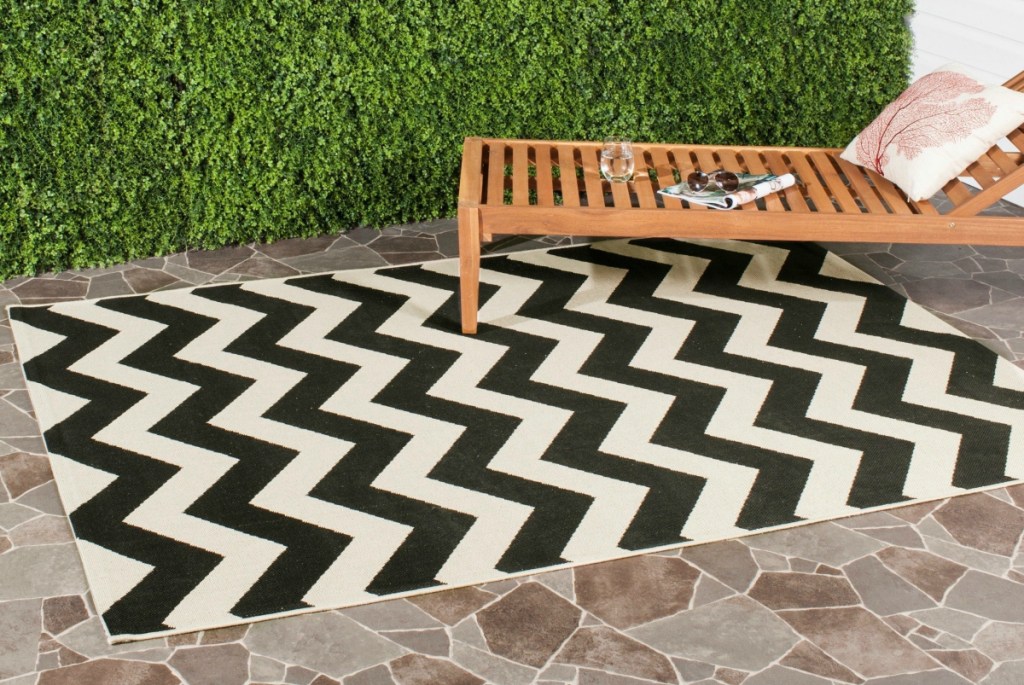 Safavieh-Courtyard-Chevron-Black-Beige-Indoor-Outdoor-Rug