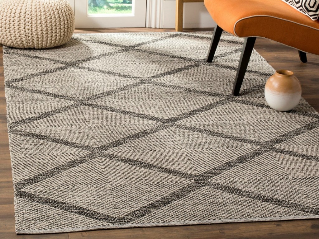 Safavieh-Montauk-Hand-Woven-Flatweave-Diamond-Black-Ivory-Cotton-Rug