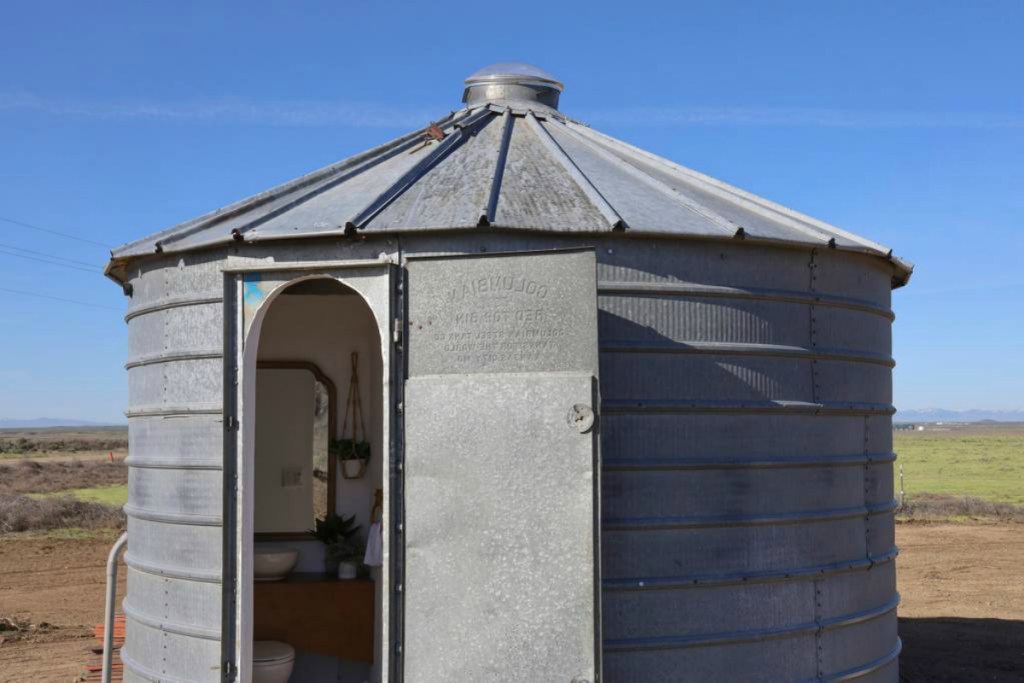 Potato Hotel bathroom