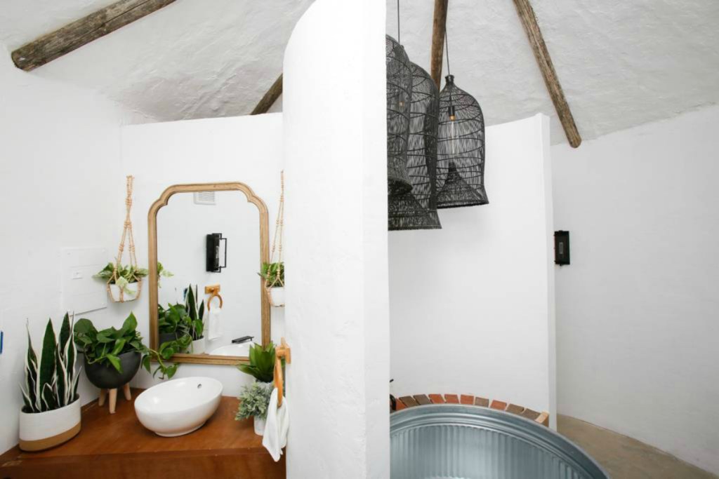 Potato bathroom with galvanized tub