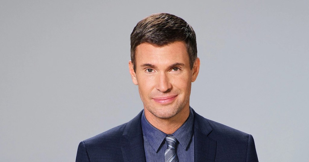 jeff lewis wearing a suit with gray background