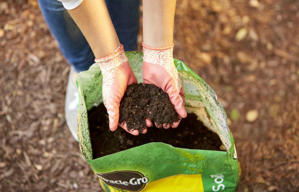 miracle-gro-garden-soil