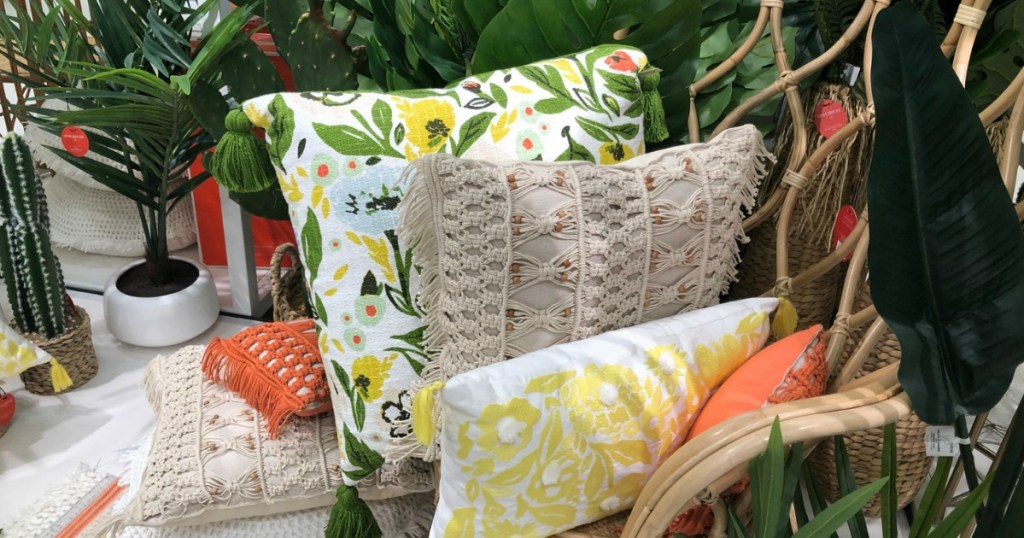 Target patio furniture and throw pillows 