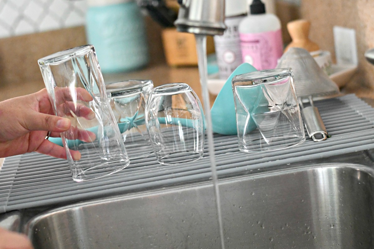 washing and drying dishes with a roll-up drying rack