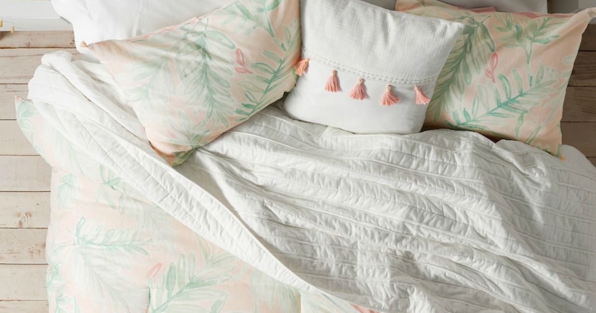 comforter with floral bed pillows