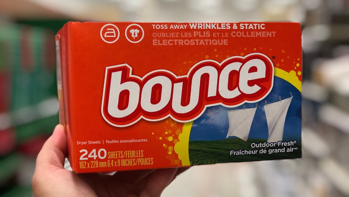 hand holding bounce dryer sheets box