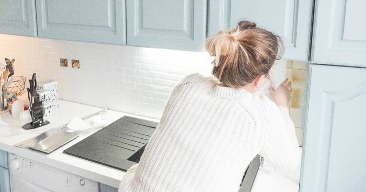 putting on peel and stick wall tile backsplash in kitchen 