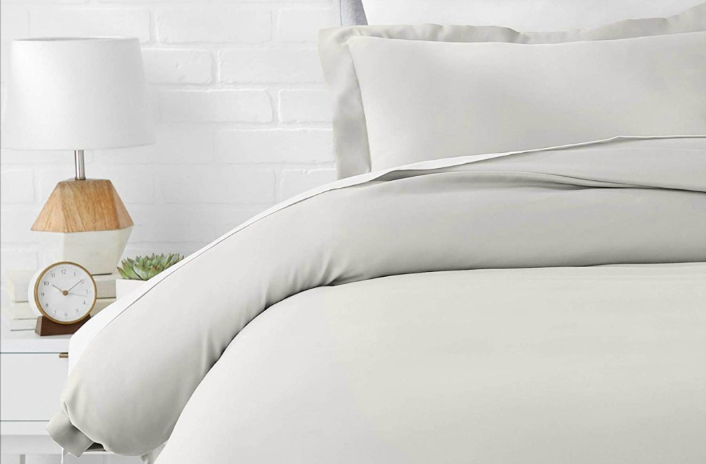 AmazonBasics Microfiber Light Grey Duvet Cover Bed Set - Twin/Twin XL