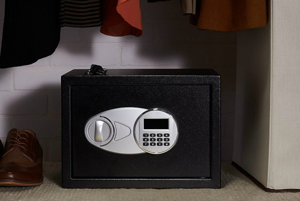 AmazonBasics Security Safe Box, 0.5 Cubic Feet