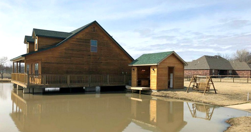 Skiatook house on pond