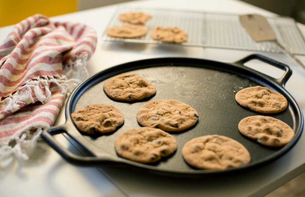 baked cookies on Lodge Pizza Pan