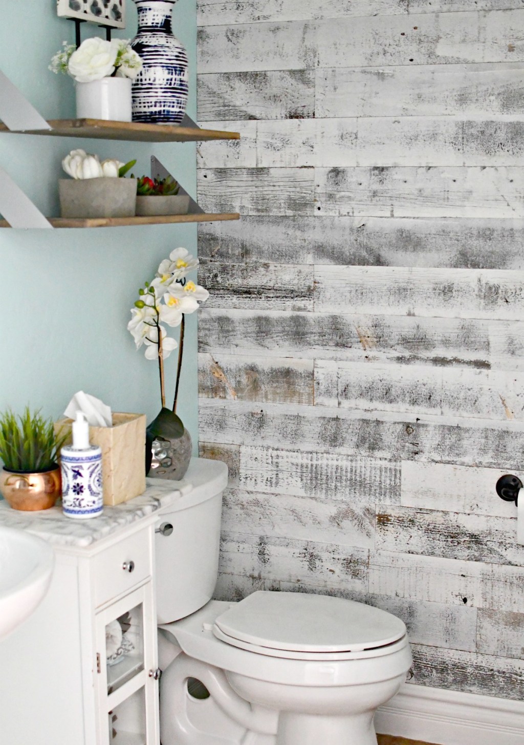 white weathered Stikwood planks in bathroom