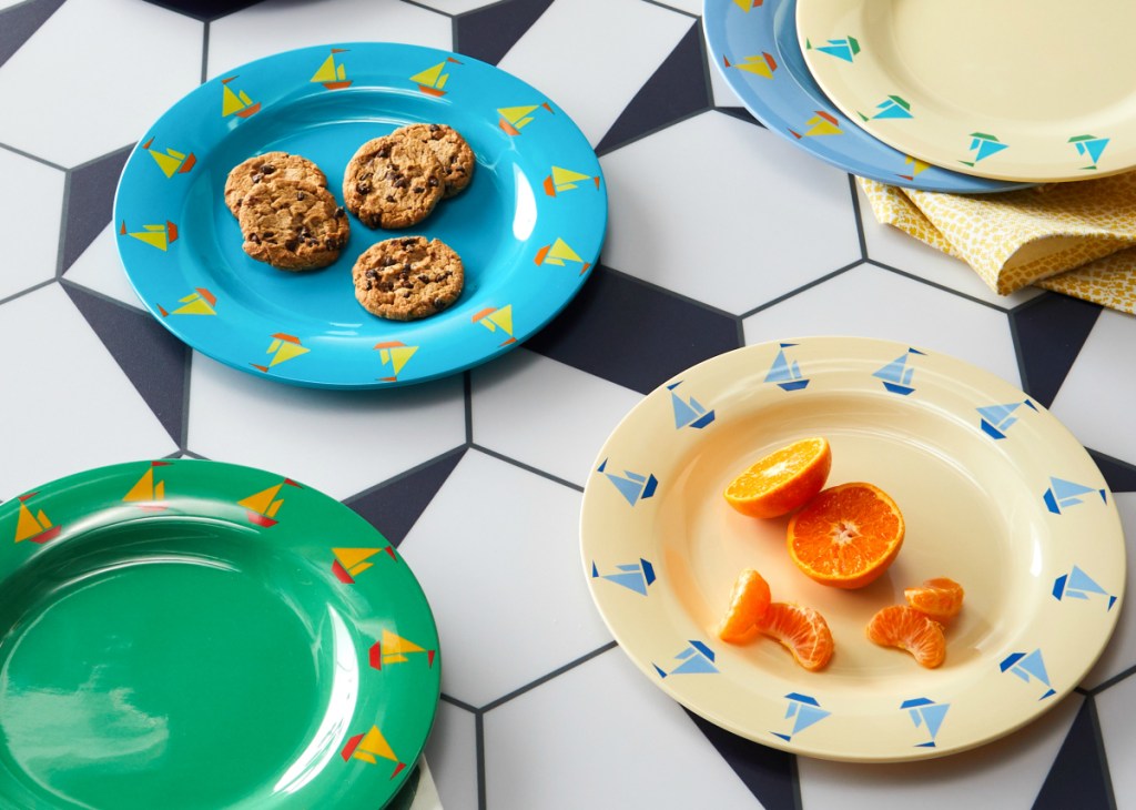 Flower Kids dishware