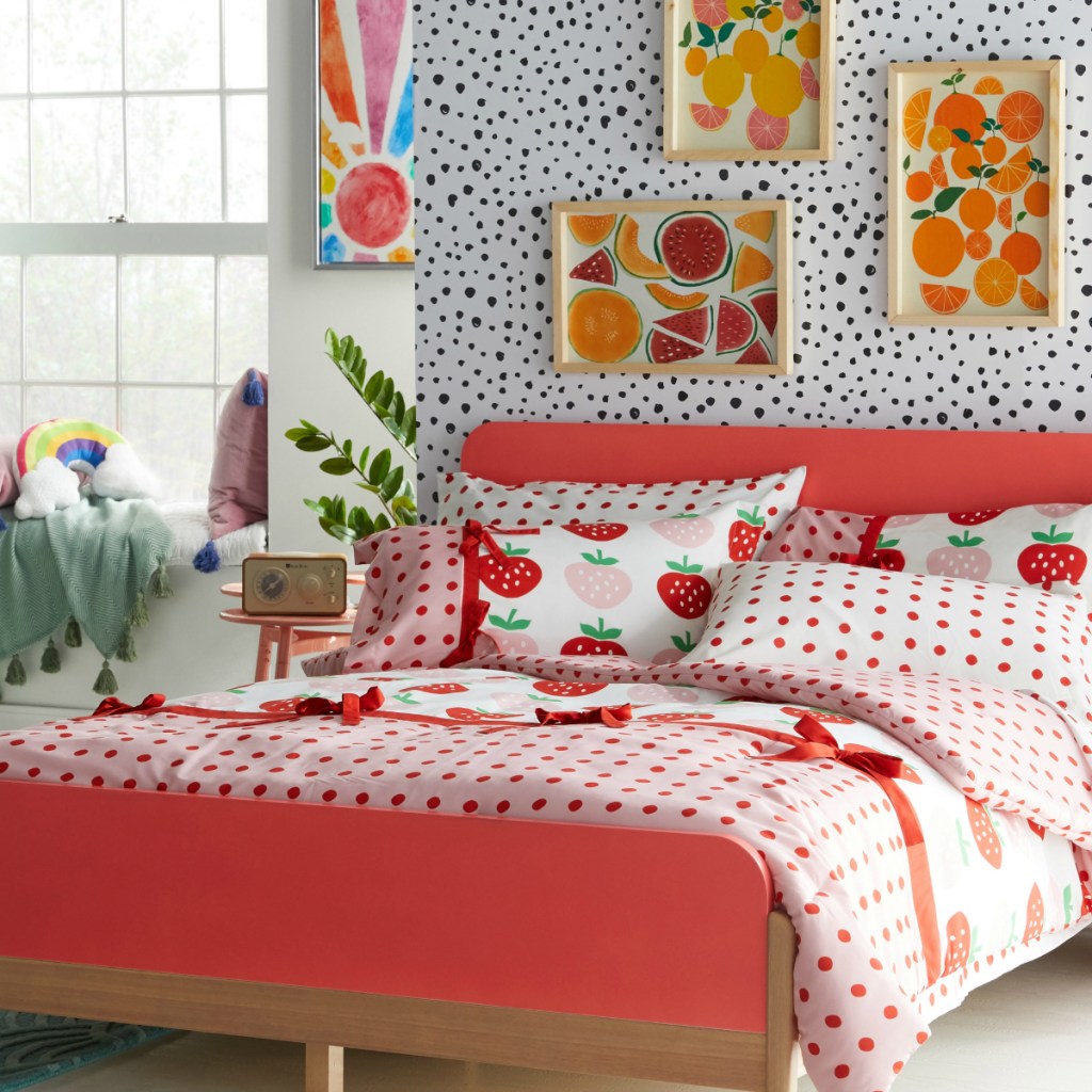 Flower Kids strawberry bedding