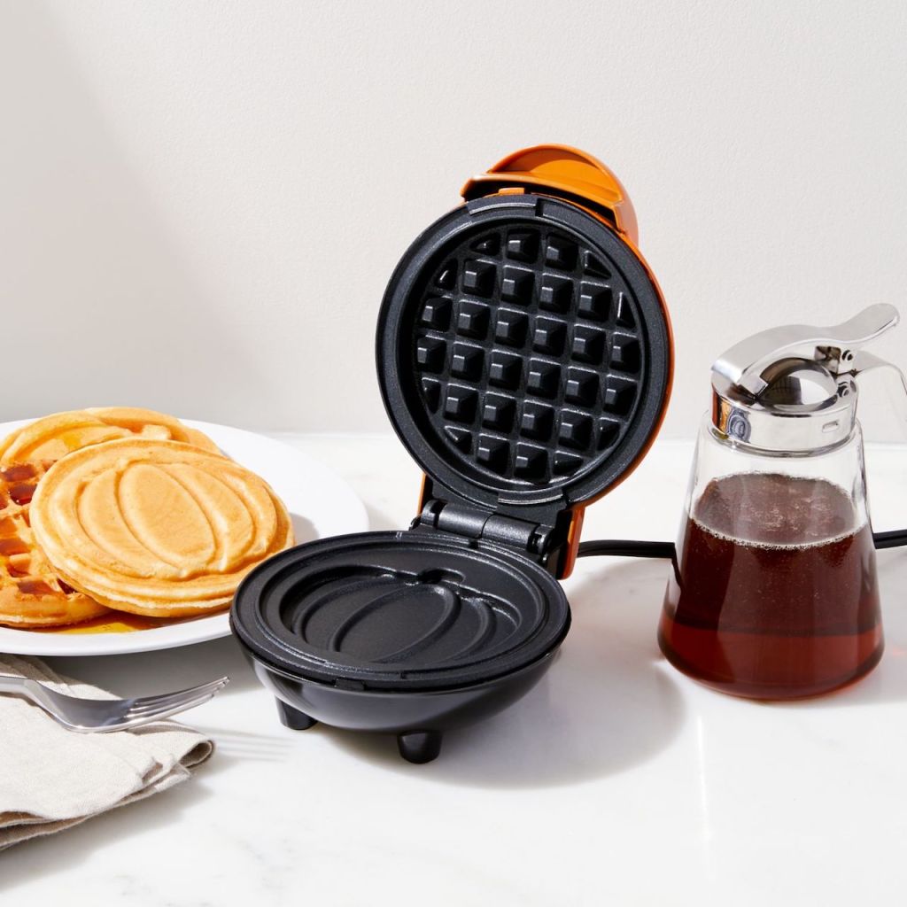 Dash mini pumpkin waffle maker 